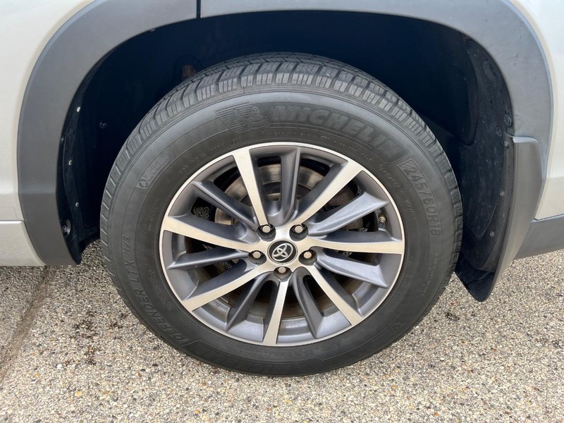 Toyota Highlander Vehicle Image 19