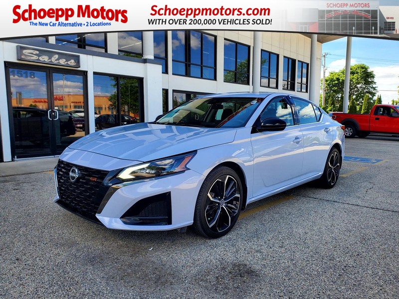 2023 Nissan Altima SR's photo