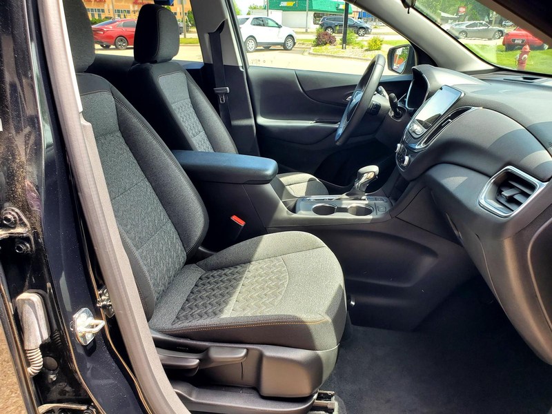 Chevrolet Equinox Vehicle Image 12