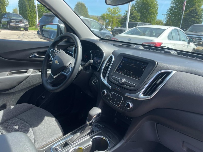 Chevrolet Equinox Vehicle Image 02