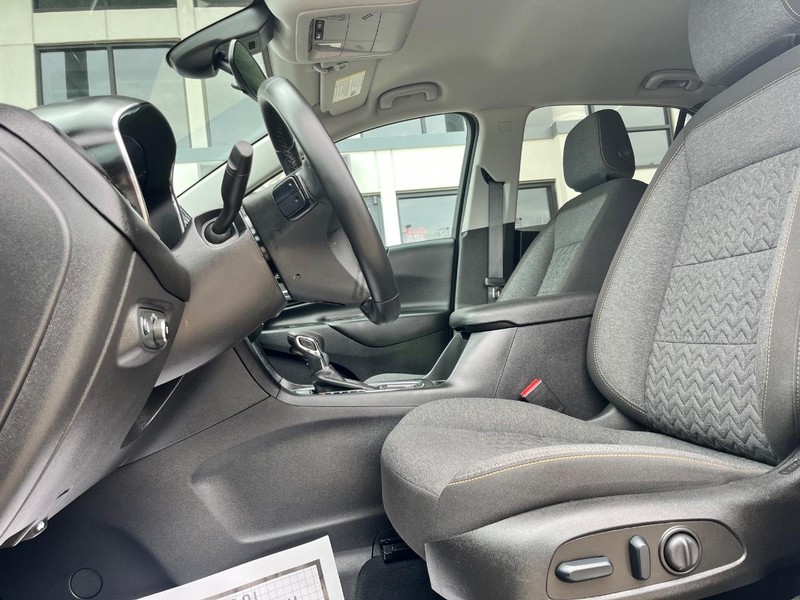 Chevrolet Equinox Vehicle Image 11