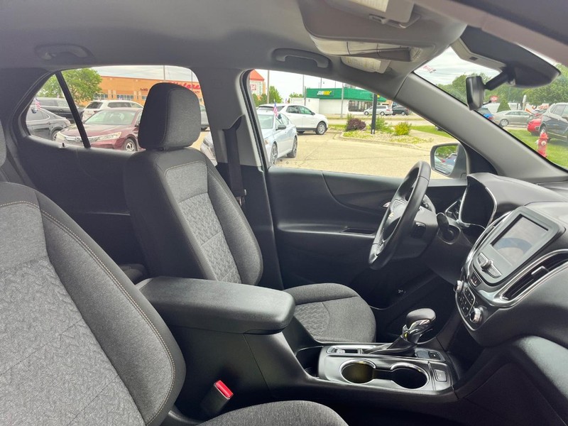 Chevrolet Equinox Vehicle Image 12