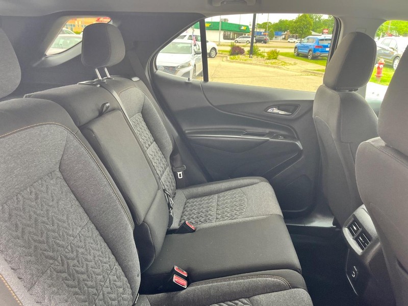 Chevrolet Equinox Vehicle Image 13