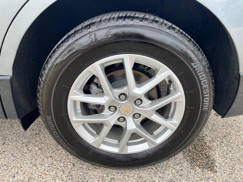Chevrolet Equinox Vehicle Image 16