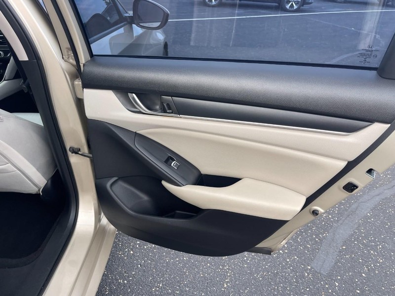 Honda Accord Sedan Vehicle Image 09