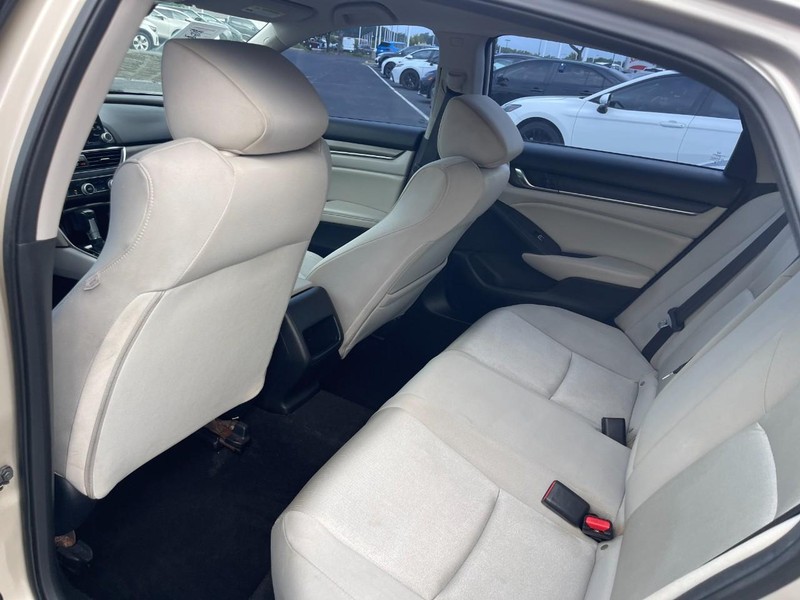 Honda Accord Sedan Vehicle Image 10