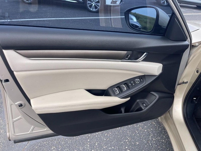 Honda Accord Sedan Vehicle Image 12