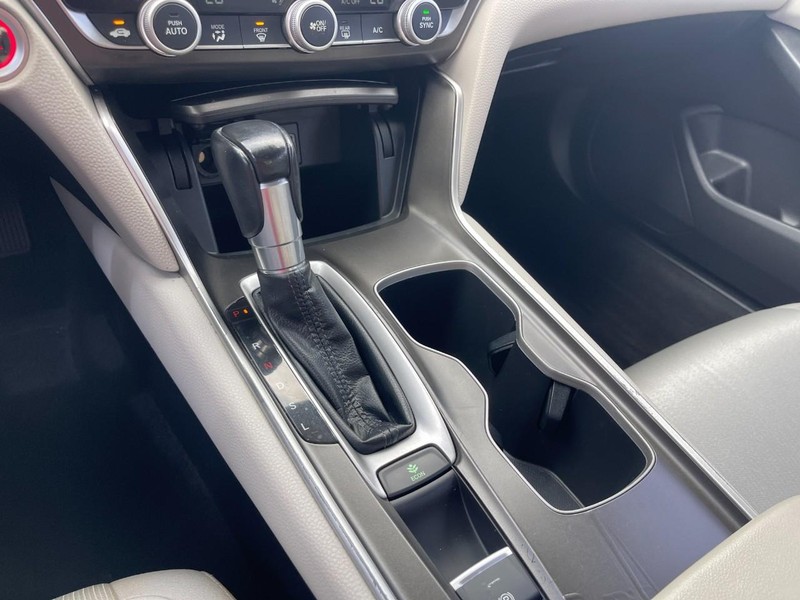 Honda Accord Sedan Vehicle Image 18