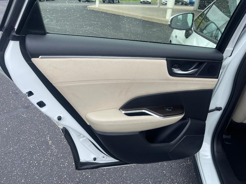 Honda Clarity Plug-In Hybrid Vehicle Image 13