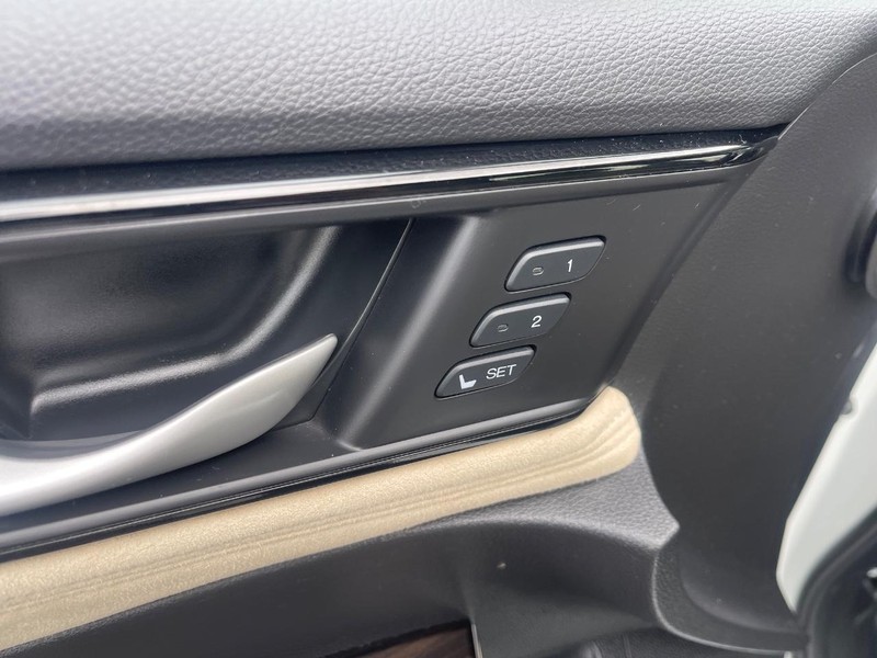 Honda Clarity Plug-In Hybrid Vehicle Image 16