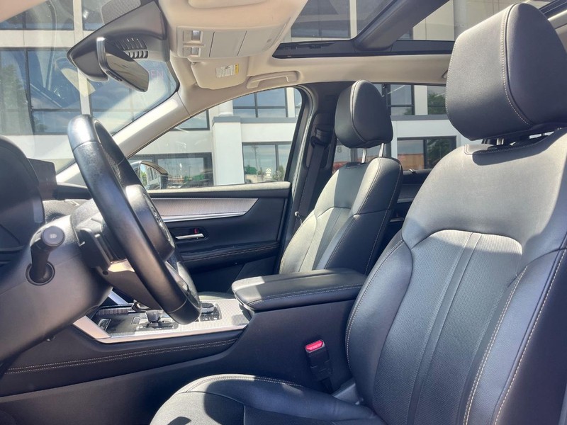 Mazda CX-90 Vehicle Image 11