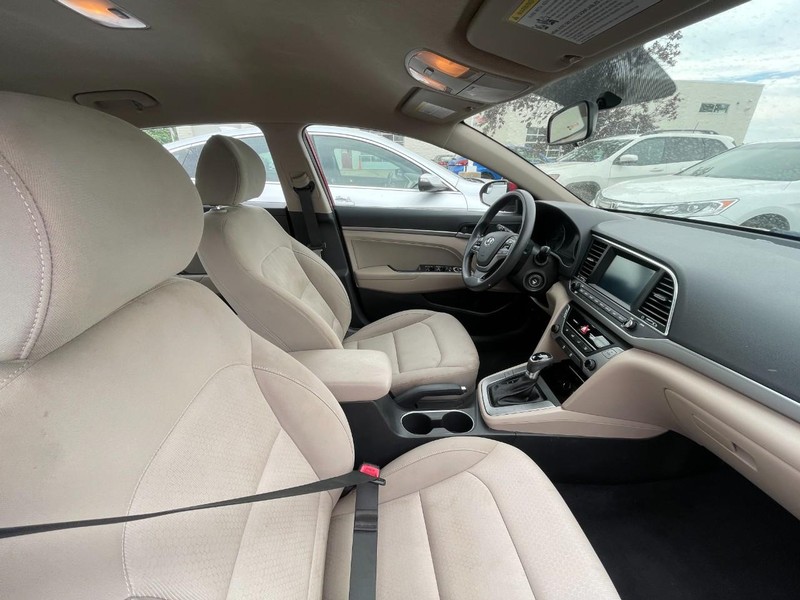 Hyundai Elantra Vehicle Image 03