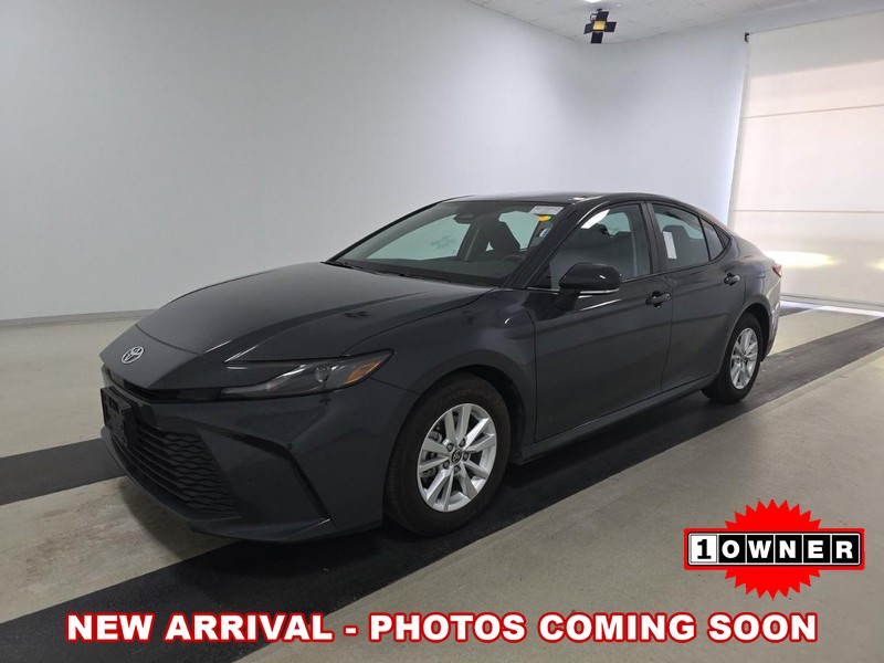 2025 Toyota Camry LE Hybrid's photo