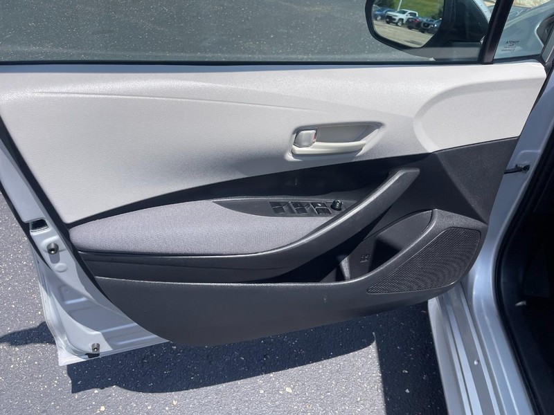 Toyota Corolla Vehicle Image 15
