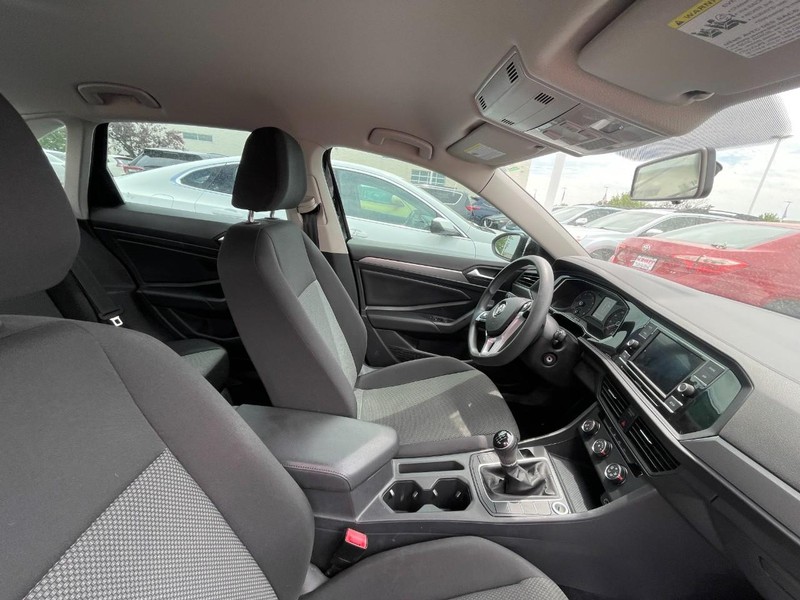 Volkswagen Jetta Vehicle Image 03