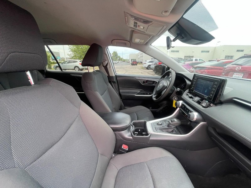 Toyota RAV4 Vehicle Image 03