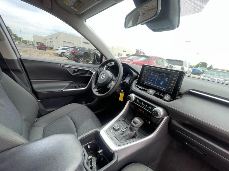 Toyota RAV4 Vehicle Image 05