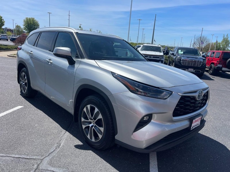 Toyota Highlander Vehicle Image 02