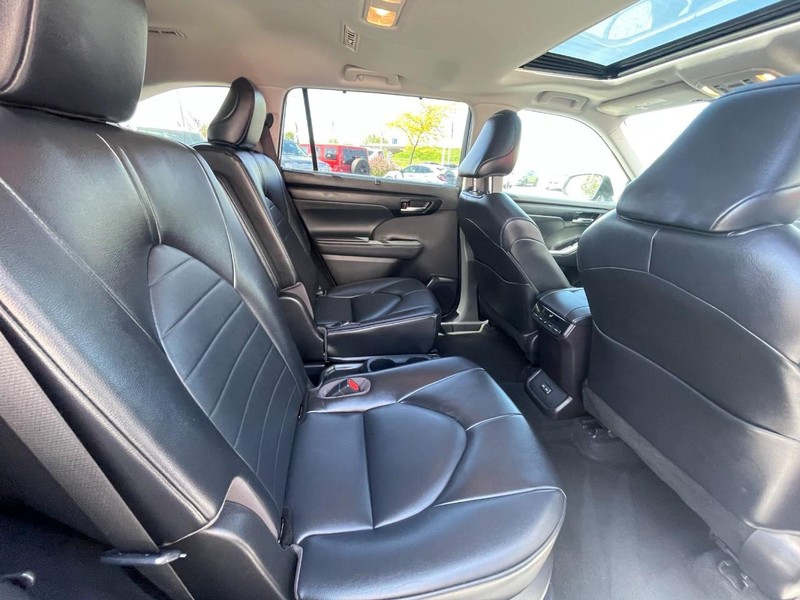 Toyota Highlander Vehicle Image 10