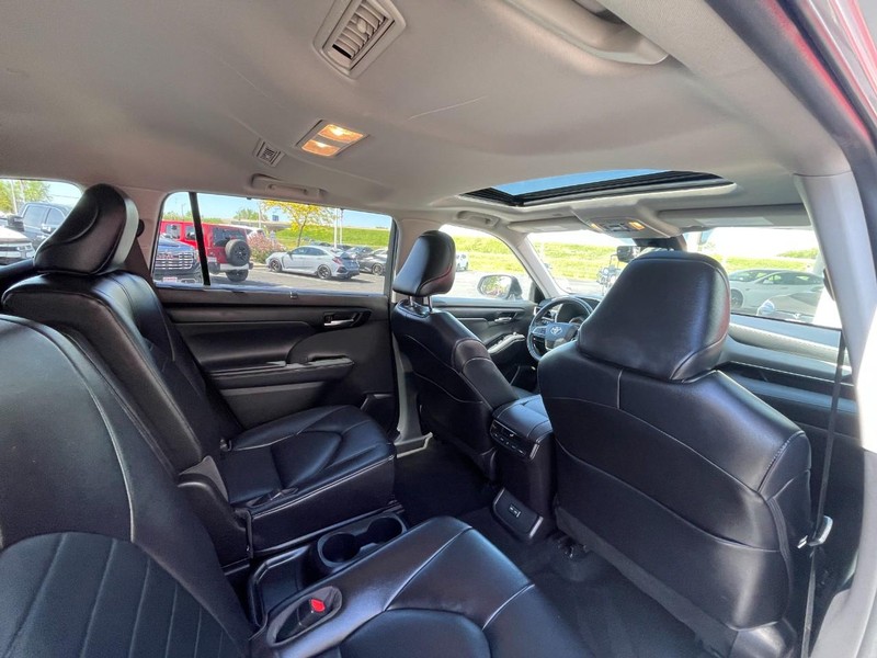 Toyota Highlander Vehicle Image 12