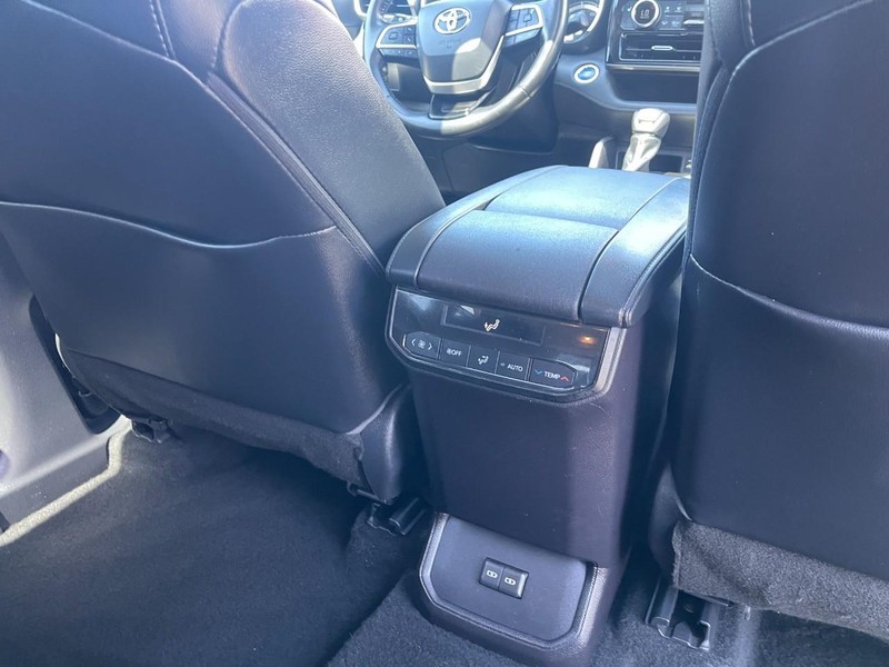 Toyota Highlander Vehicle Image 13