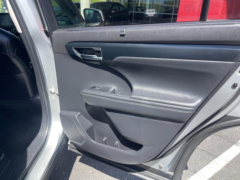 Toyota Highlander Vehicle Image 15