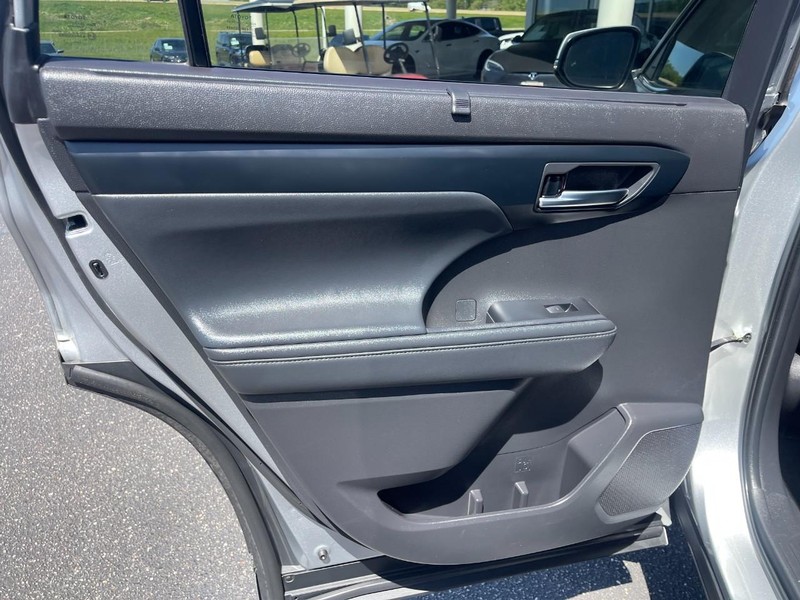 Toyota Highlander Vehicle Image 19