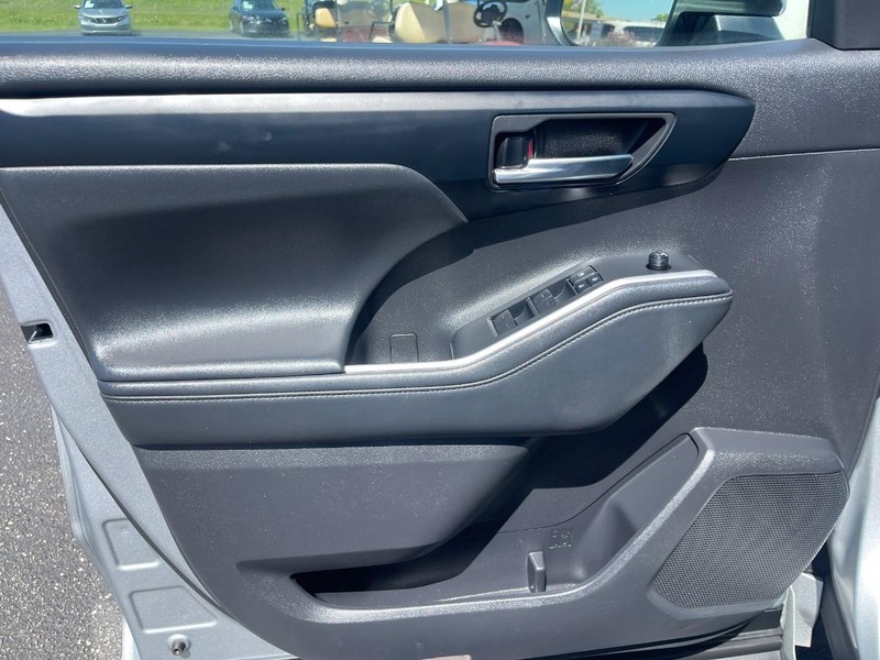 Toyota Highlander Vehicle Image 22