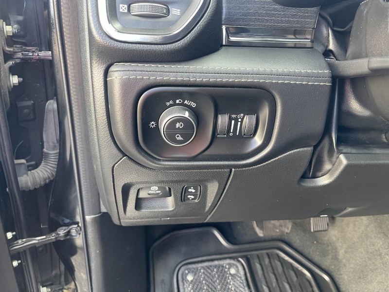 Ram 1500 Vehicle Image 25