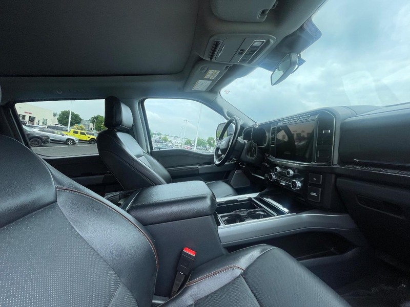 Ford Super Duty F-350 SRW Vehicle Image 04