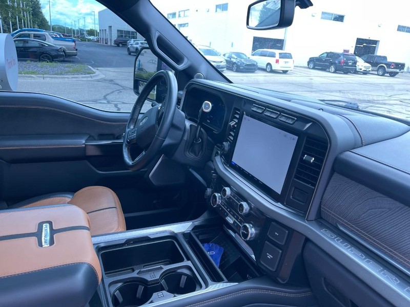 Ford Super Duty F-250 SRW Vehicle Image 02