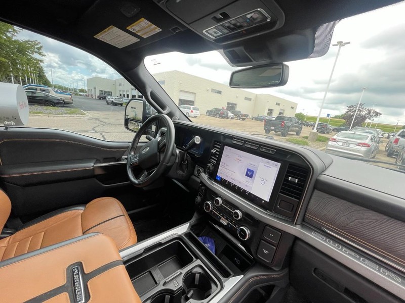 Ford Super Duty F-250 SRW Vehicle Image 06