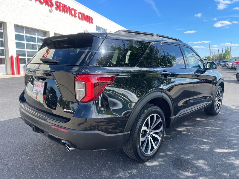 Ford Explorer Vehicle Image 03