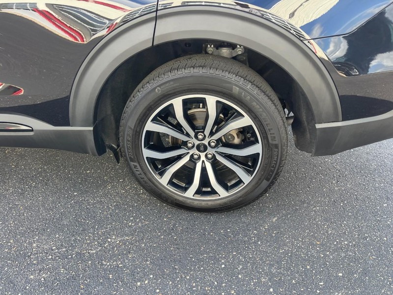 Ford Explorer Vehicle Image 05