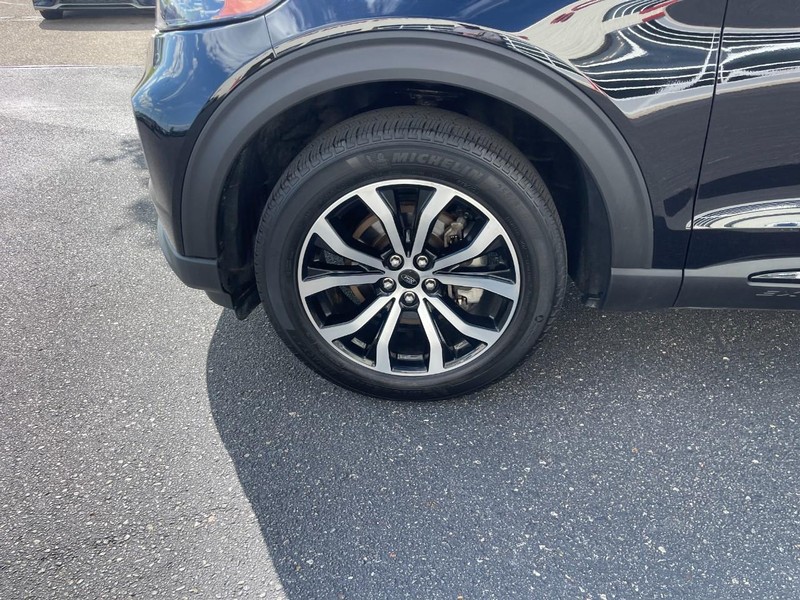Ford Explorer Vehicle Image 06