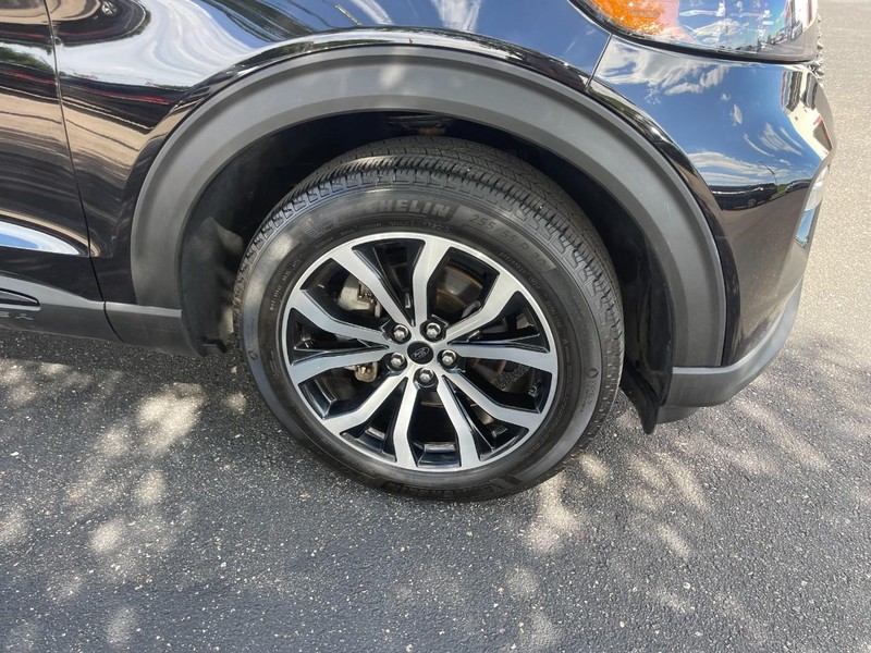 Ford Explorer Vehicle Image 07