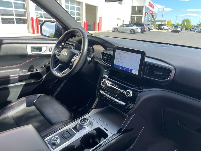Ford Explorer Vehicle Image 09
