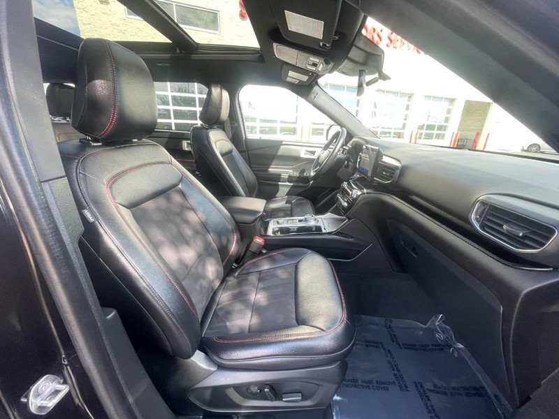 Ford Explorer Vehicle Image 11