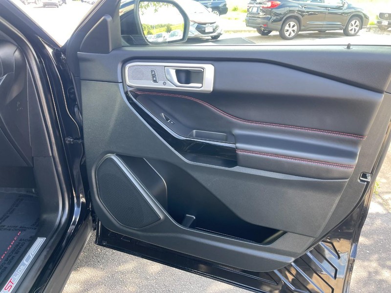 Ford Explorer Vehicle Image 12