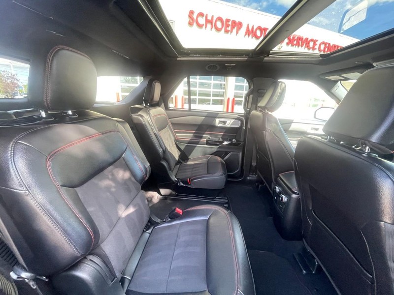 Ford Explorer Vehicle Image 13