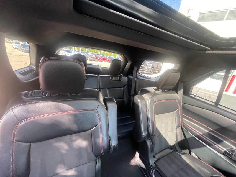 Ford Explorer Vehicle Image 14