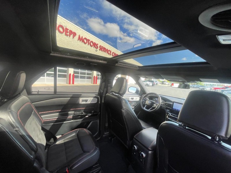 Ford Explorer Vehicle Image 15