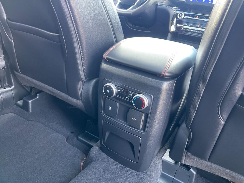 Ford Explorer Vehicle Image 16