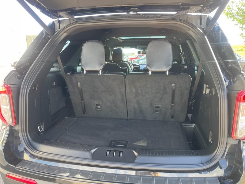 Ford Explorer Vehicle Image 17