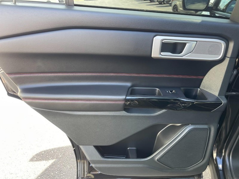 Ford Explorer Vehicle Image 20