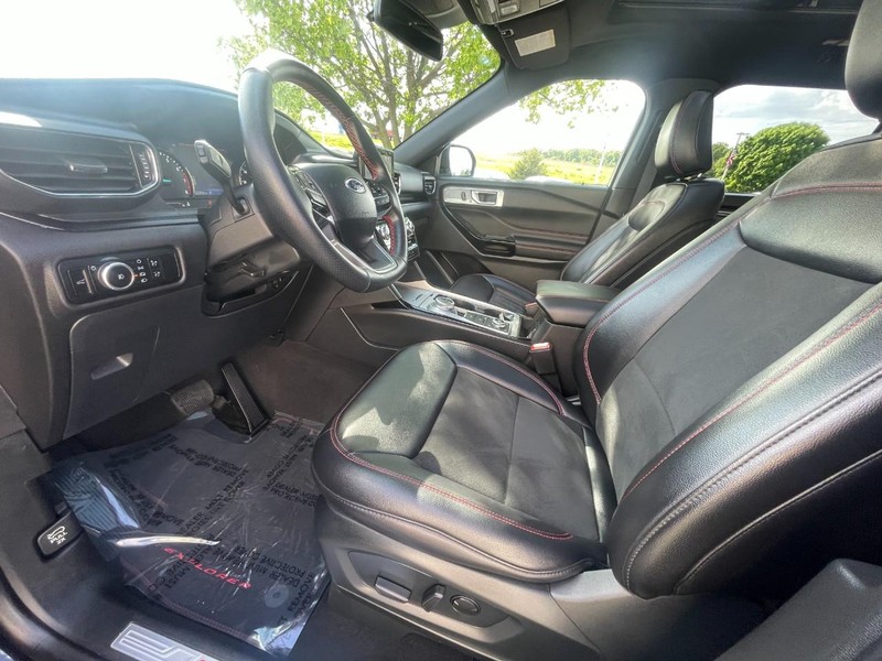 Ford Explorer Vehicle Image 21