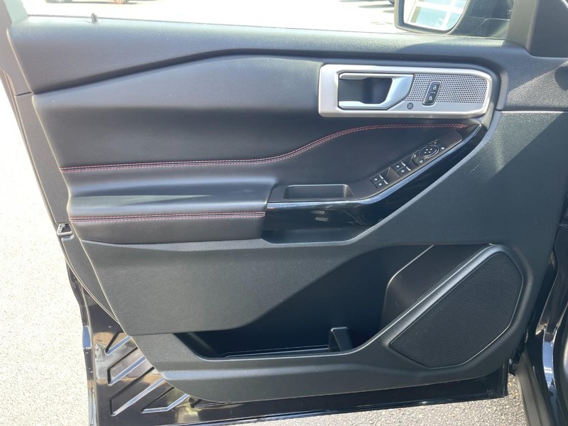 Ford Explorer Vehicle Image 22