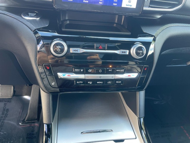 Ford Explorer Vehicle Image 33