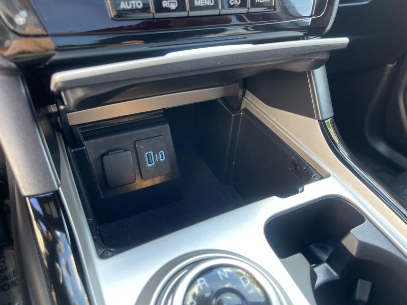 Ford Explorer Vehicle Image 37