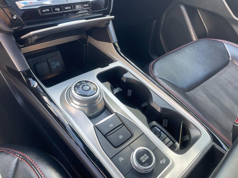 Ford Explorer Vehicle Image 38